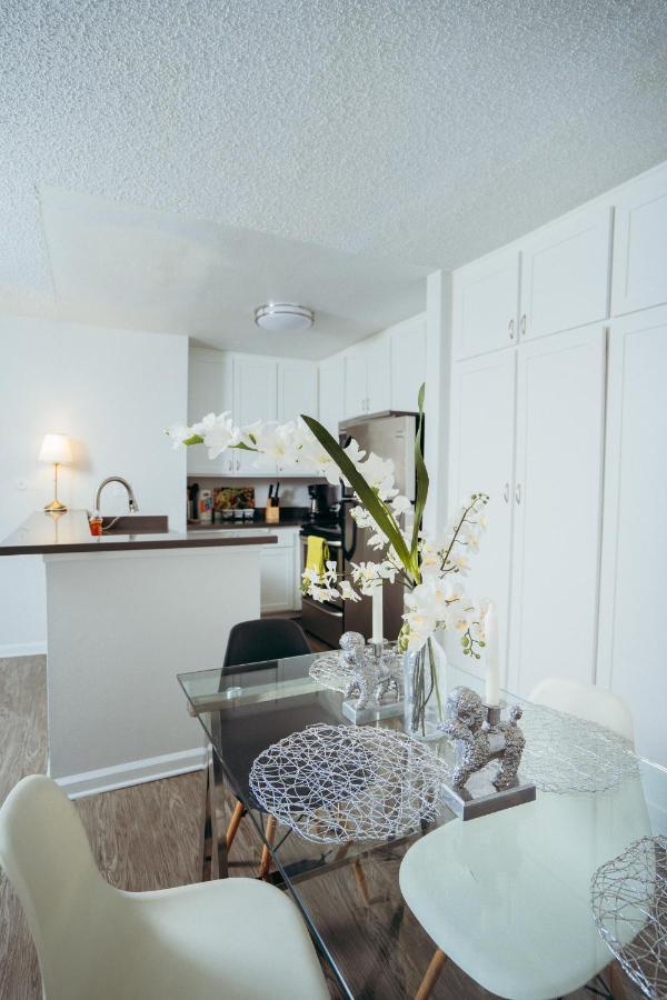 Beautiful 1 Bedroom Suite In Central Location! Apartment *